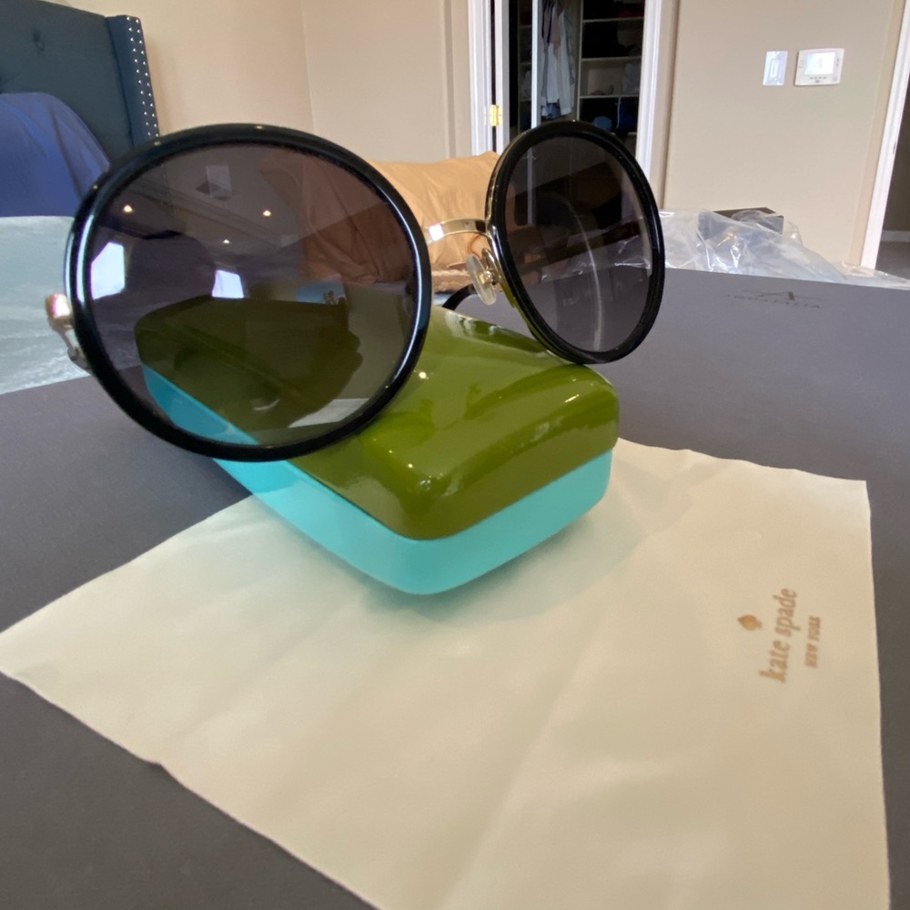 SOLD Kate spade round sunglasses